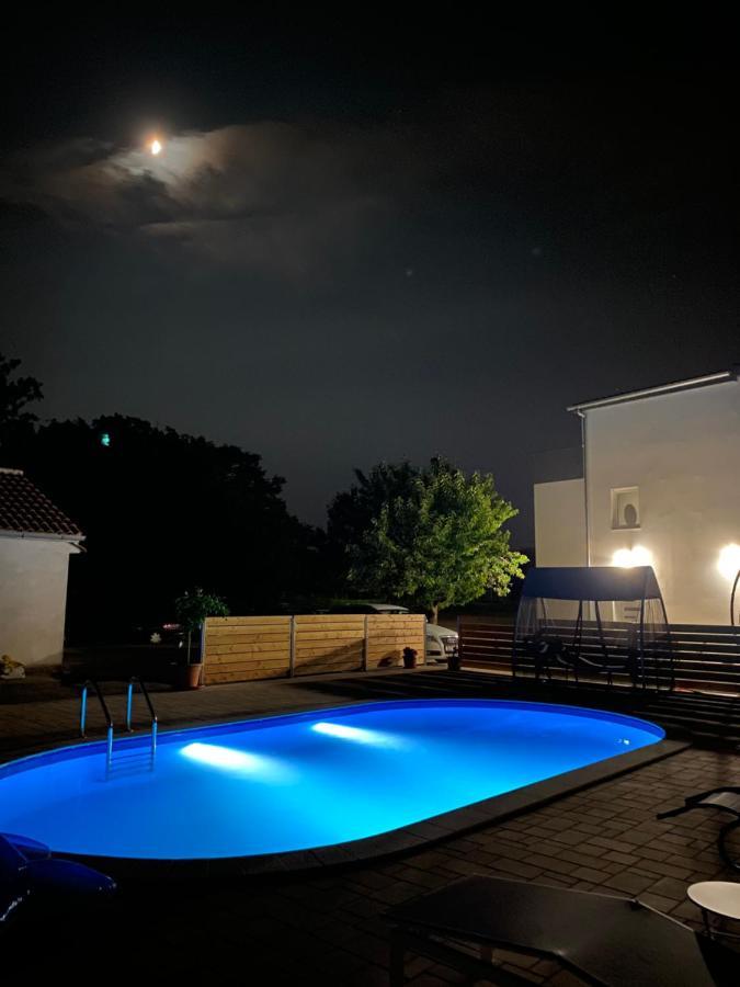 Holiday Home “Marko” With Heated Pool! Nin Esterno foto