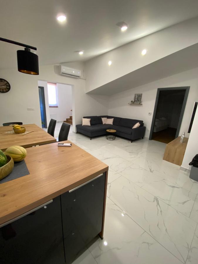 Holiday Home “Marko” With Heated Pool! Nin Esterno foto