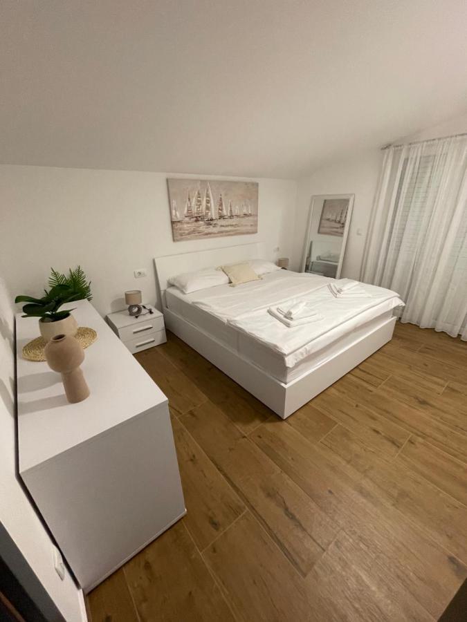 Holiday Home “Marko” With Heated Pool! Nin Esterno foto