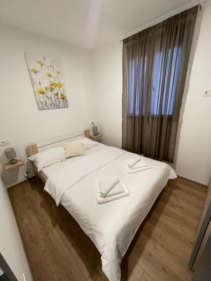 Holiday Home “Marko” With Heated Pool! Nin Esterno foto