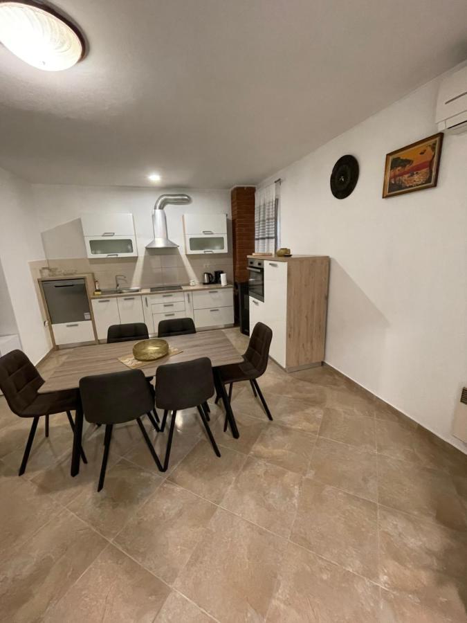 Holiday Home “Marko” With Heated Pool! Nin Esterno foto